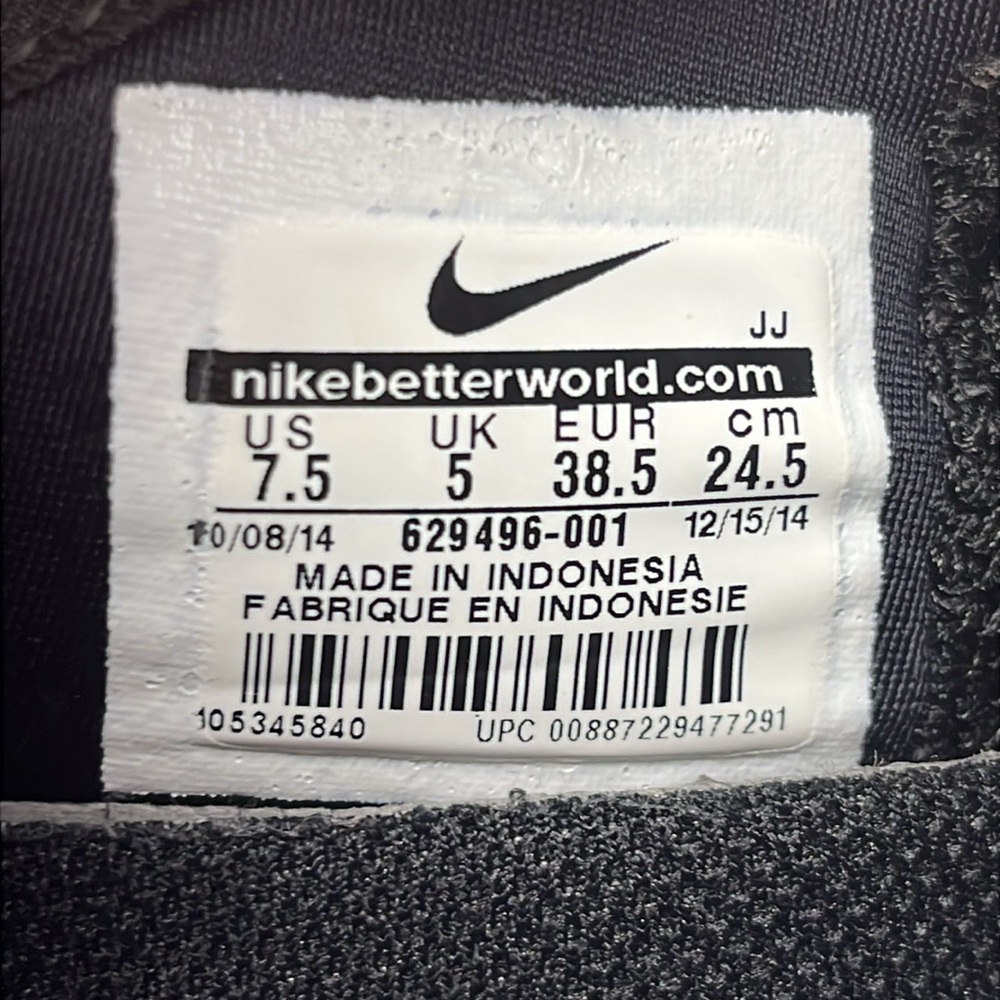 Nike Free Ladies Size 7-1/2 Black & White Running Shoes Pre Owned - Picture 3 of 14